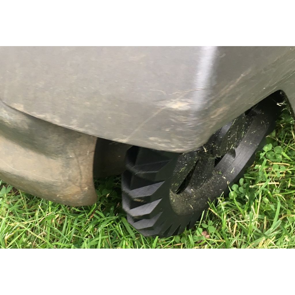 Husqvarna Automower 450X wheel — view 3