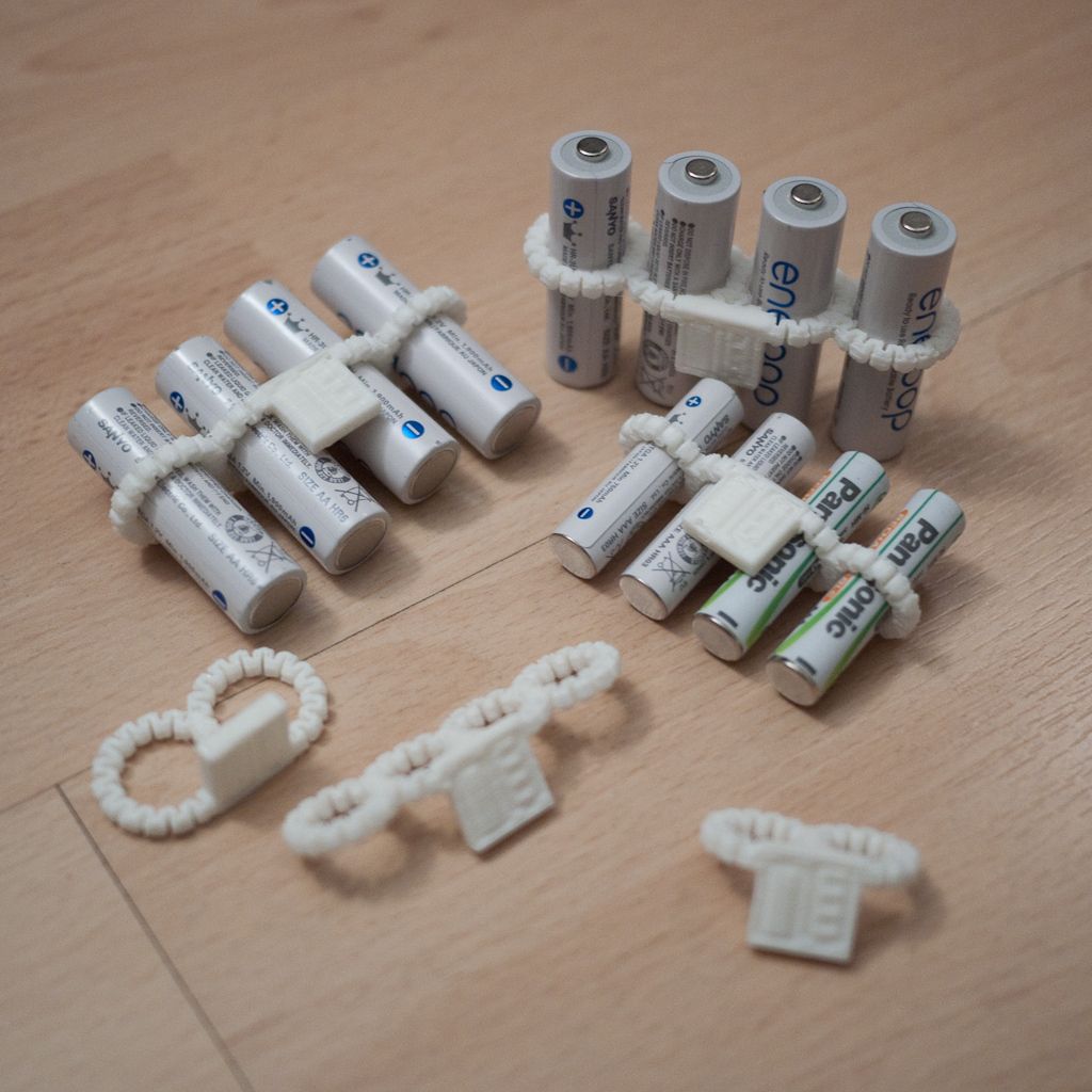 AA/AAA Battery Organizer with Charged/Empty Indicator