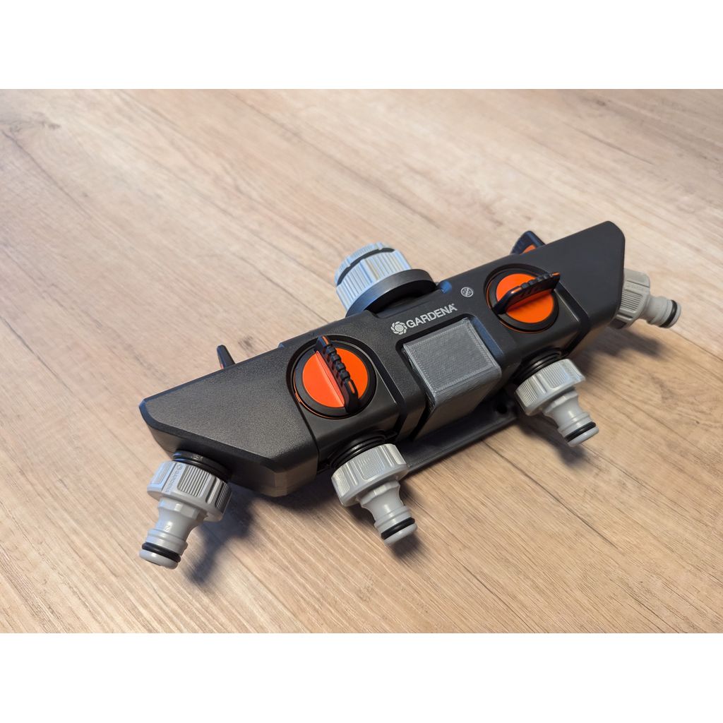 Gardena 4-Way Distributor Wall Mount