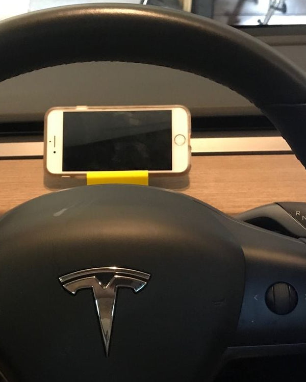 Tesla Model 3 Phone Stand – Vent Clip Dashboard Mount