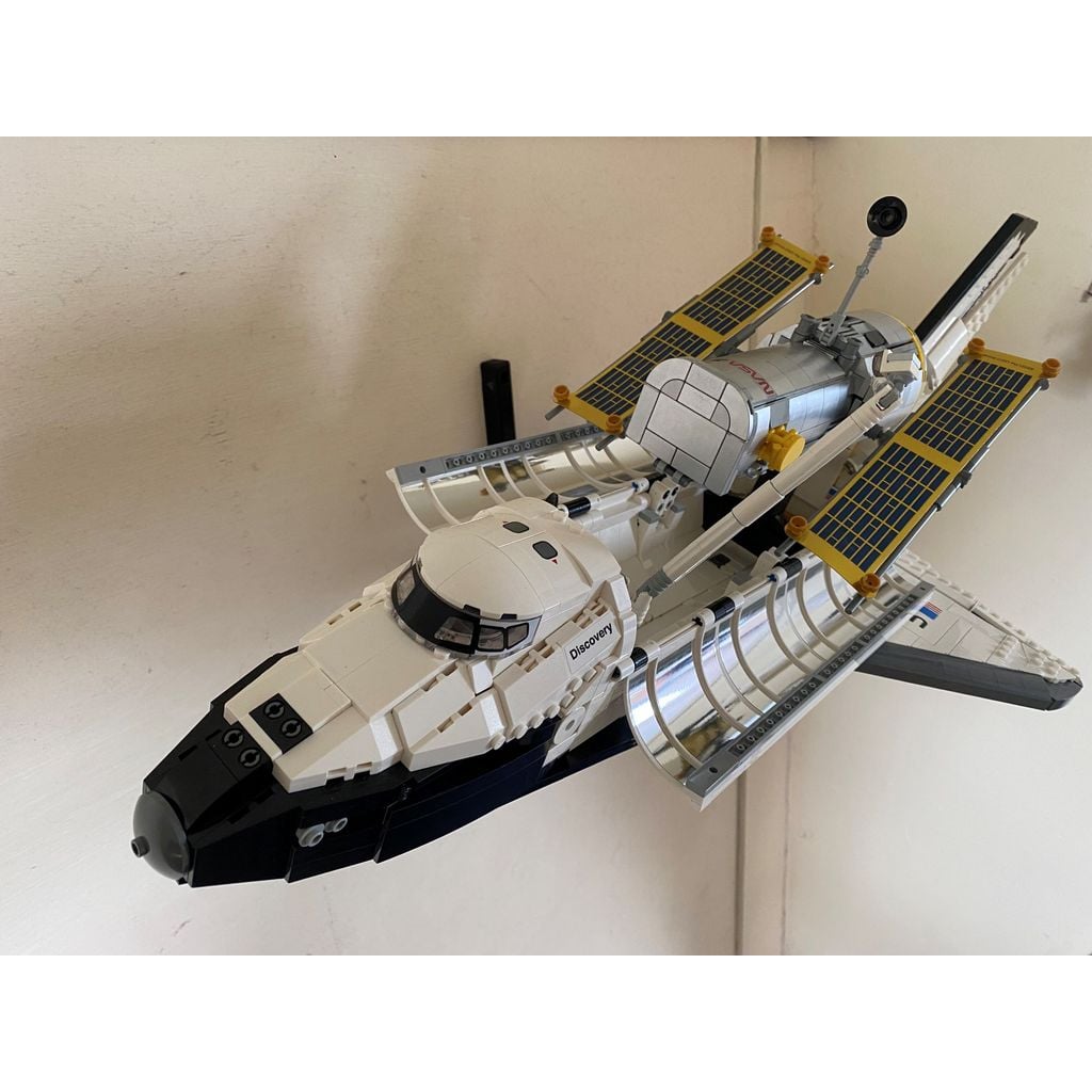 LEGO Shuttle Discovery 10283 Wall Mount