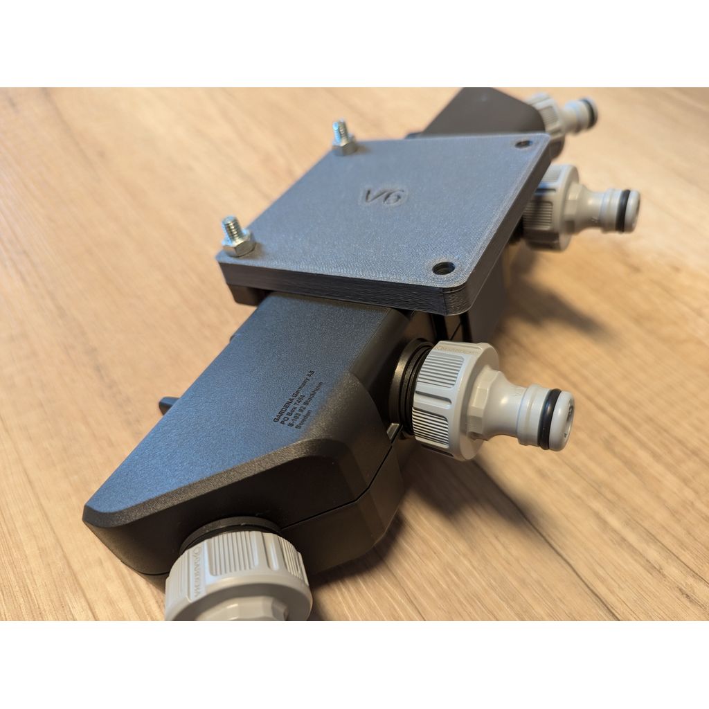 Gardena 4-Way Distributor Wall Mount