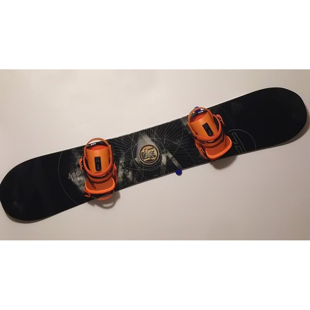 Snowboard Wall Mount – Gravity Lock Holder