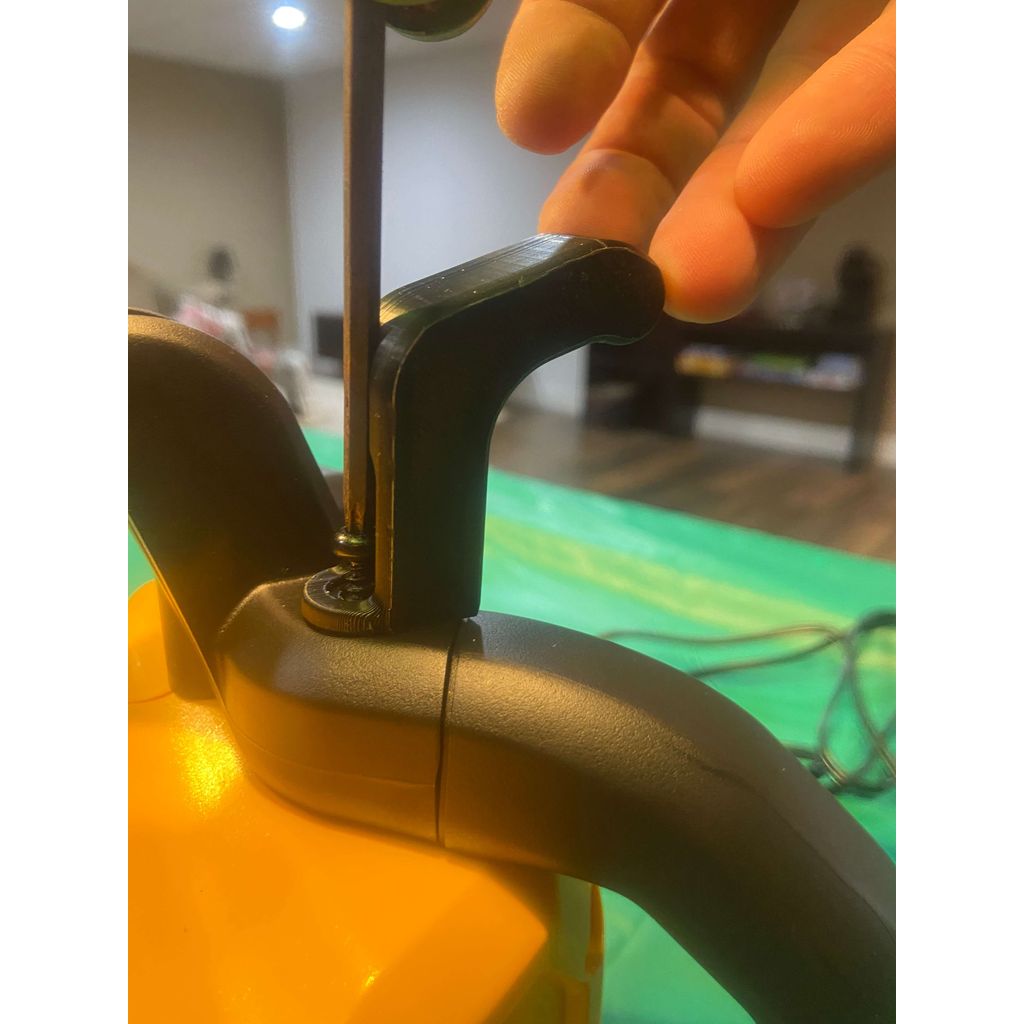 DeWalt DCR028 Radio Cord Wrap – Behind-Handle Mount