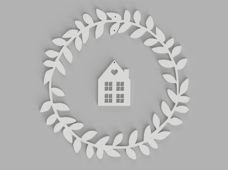 Fensterkranz mit hängendem Haus und Herz